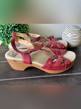 Dansko Red Leather Sissy Clog Sandals Size 40 (US 9.5-10) 9805262200